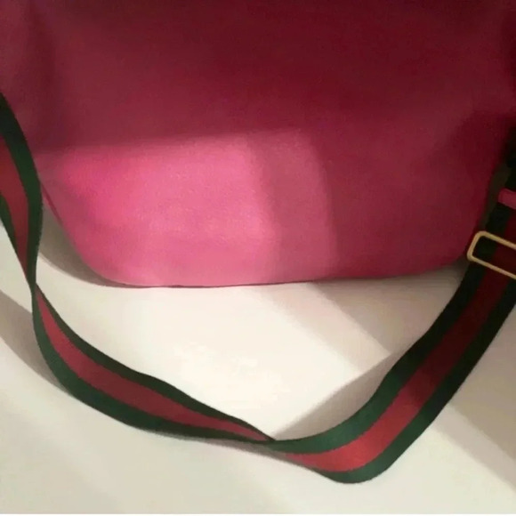 GUCCI 
Grained Calfskin (LARGE) Logo Belt Bag Pink Green - Picture 5 of 6